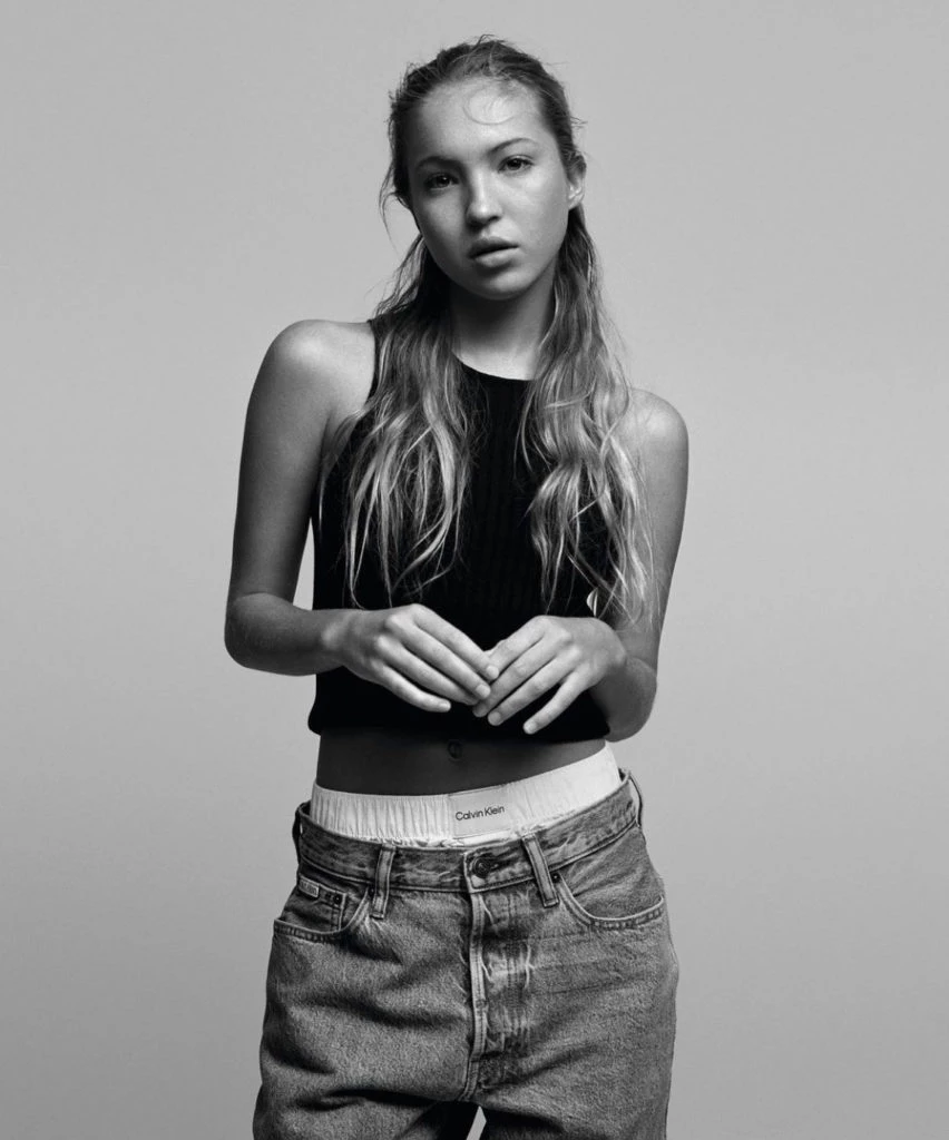 Lila Moss en la campaña de Calvin Klein. Foto Instagram.