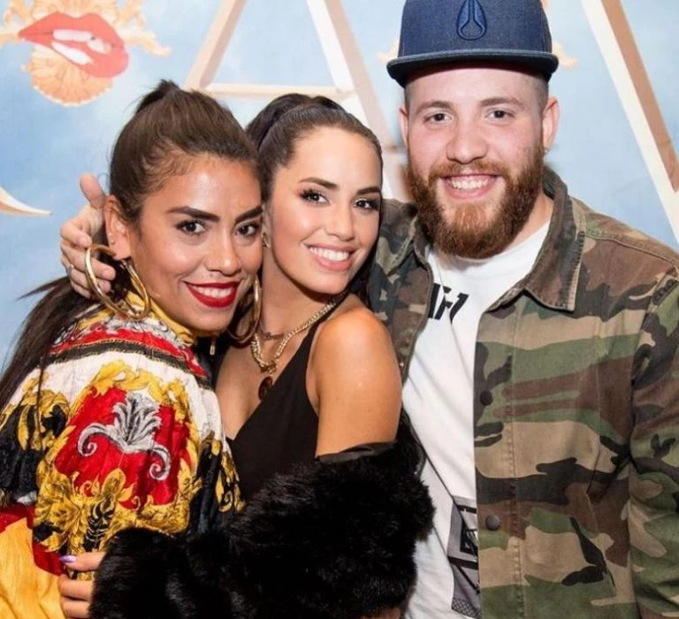 Lali Espósito y sus hermanos