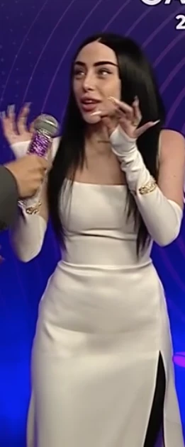 Tini Stoessel y Nicki Nicole looks