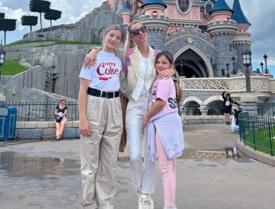 Nicole Neumann mostró qué le regalaron sus hijas Allegra y Sienna