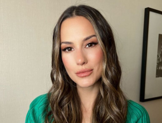 Así es la terraza soñada del departamento de Luli Fernández con césped y plantas