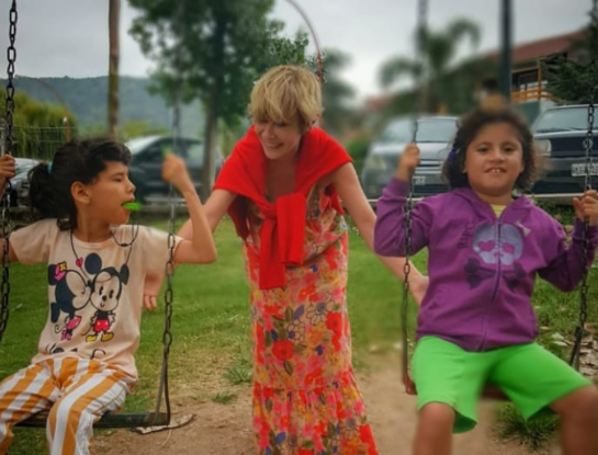 Inés Estévez pasó un mal momento con sus hijas en el teatro