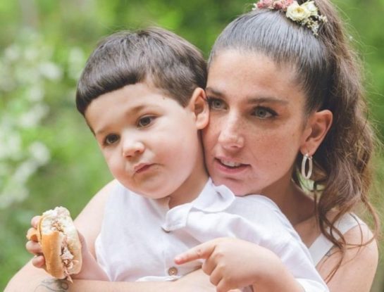 El enojo de Juana Repetto con una seguidora: la criticó por haber amamantado a Toro, su hijo mayor, hasta los 3 años