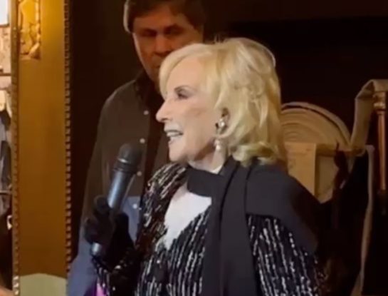 La emoción de Mirtha Legrand por los 100 años del Teatro Maipo: estuvo junto a Marcela Tinayre y Ámbar y Alí, sus bisnietos