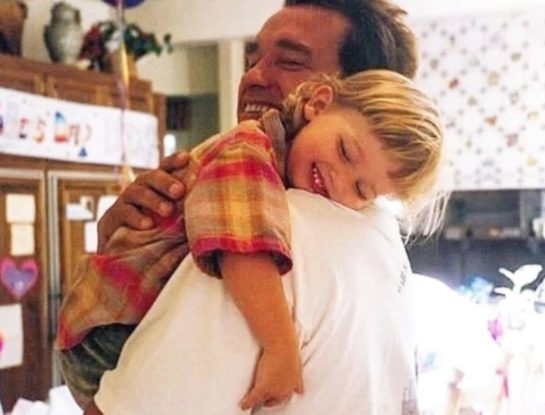 Así está Patrick, el hijo de Arnold Schwarzenegger: tiene 28 años, se dedica a la industria de la indumentaria y fue novio de Miley Cyrus