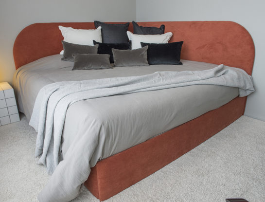 Video deco: un departamento decorado con muebles de autor y objetos con historia