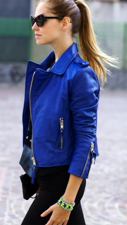 Look con campera de color