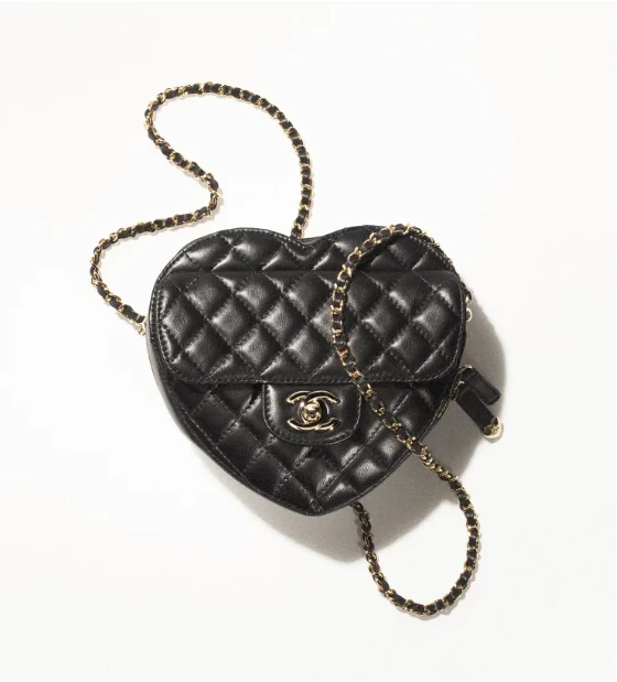 cartera corazón chanel