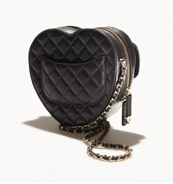 cartera corazón chanel