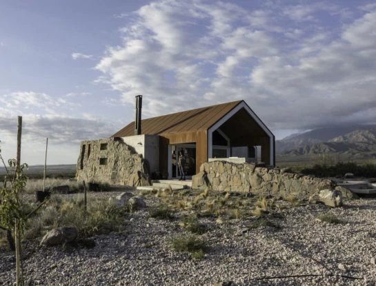 Casa de piedra: un cálido refugio en la Cordillera de los Andes