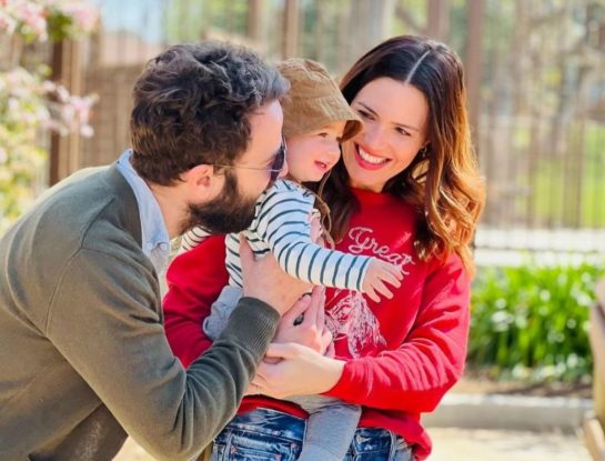 Mandy Moore tiene una enfermedad que la obliga a dar a luz sin anestesia