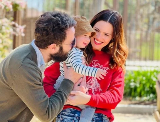 Mandy Moore tiene una enfermedad que la obliga a dar a luz sin anestesia