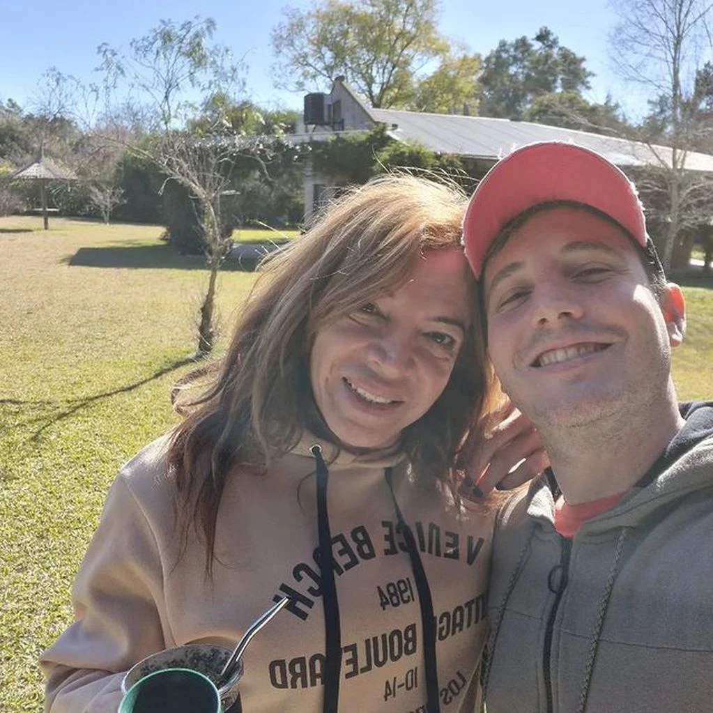 La foto de Lizy Tagliani en el parque de su nueva casa.