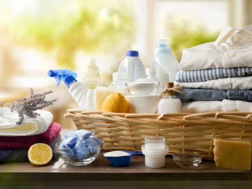 trucos para sacar las manchas de lavandina de la ropa blanca