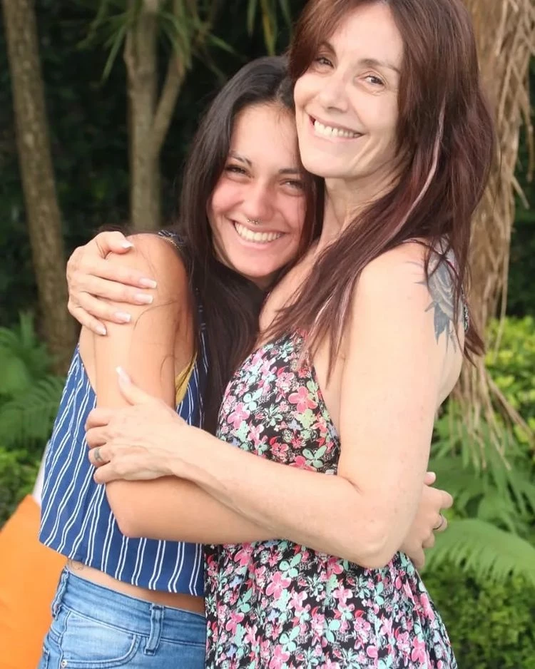 Viviana Saccone junto a su hija, Alegra.