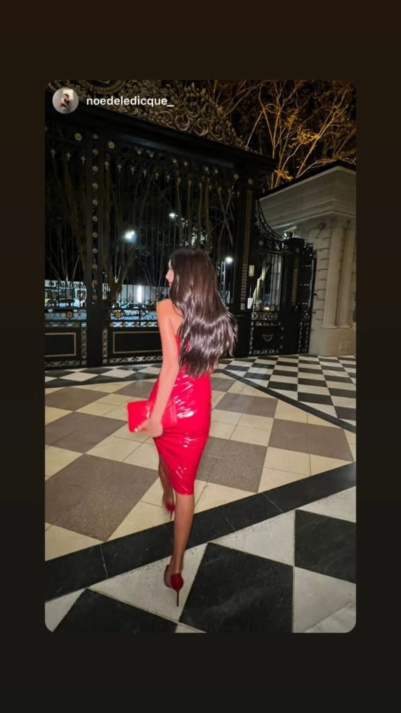 El look total red de Zaira Nara