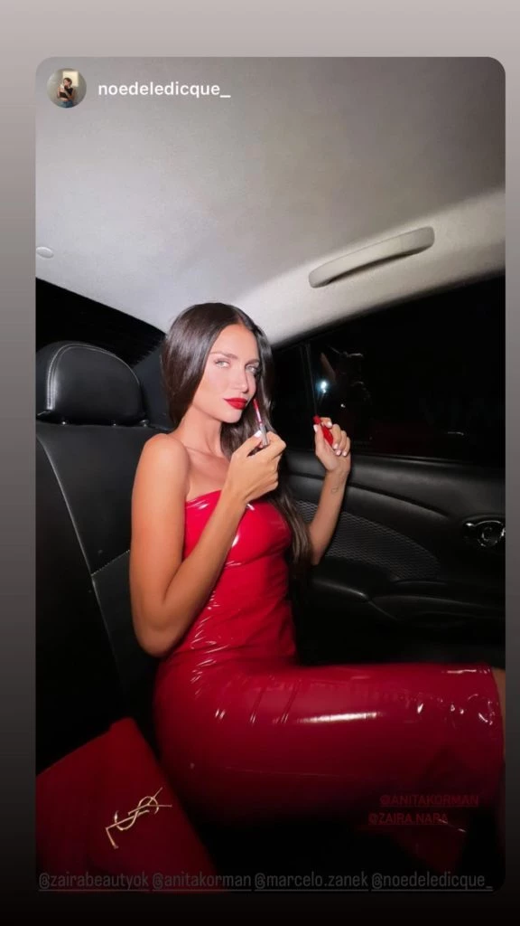 El look total red de Zaira Nara