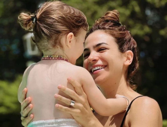 ¡Es hermosa! Agustina Cherri mostró por primera vez la cara de su hija Alba