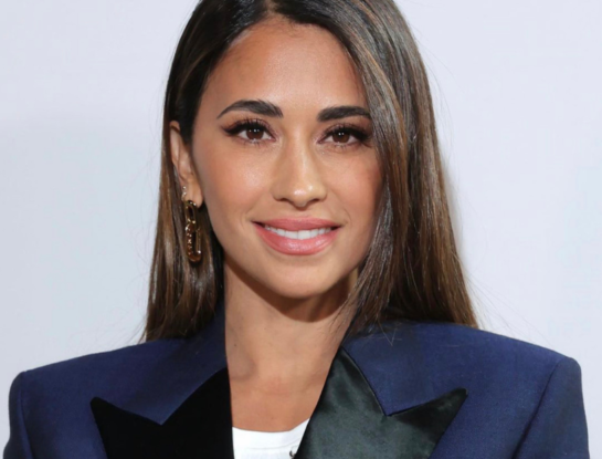 Cómo es la cartera que le regaló Dior a Antonela Roccuzzo para asistir a su desfile 