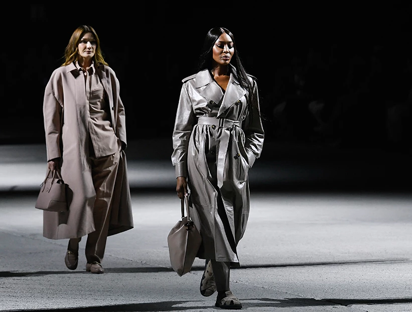 Carla Bruni y Naomi Campbell en Tods