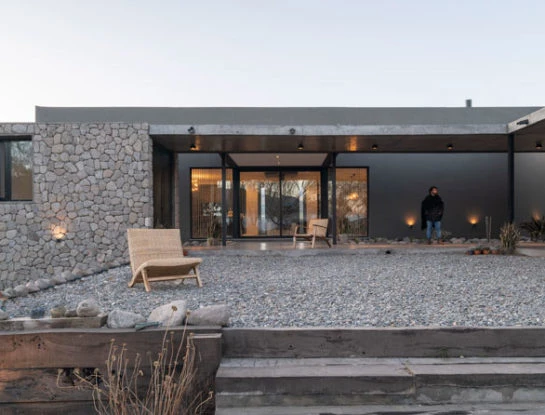 Casa Sulka: una moderna vivienda en el norte argentino que enamora con su arquitectura y diseño