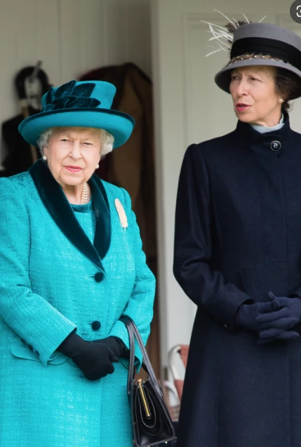 Isabel y Ana juntas en viaje real