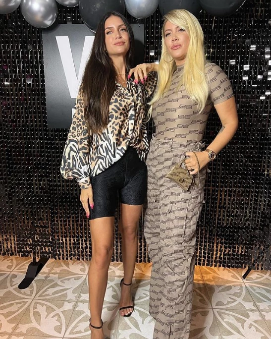 Wanda con Zaira en la presentación de Miami