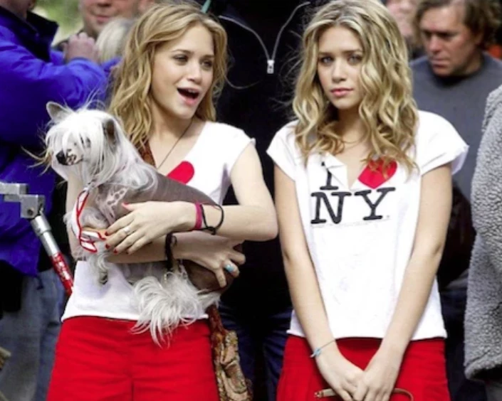 Las gemelas Olsen y su remera icónica