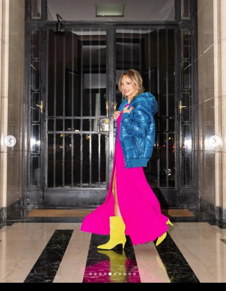 El fucsia es tendencia y Mariana Fabbiani nos enseña cómo se lleva