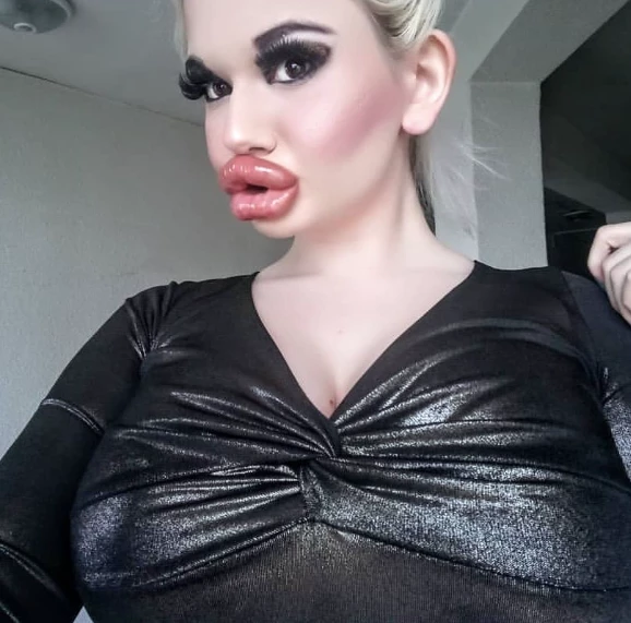 Andrea Ivanova, la mujer que quiere parecerse a una muñeca