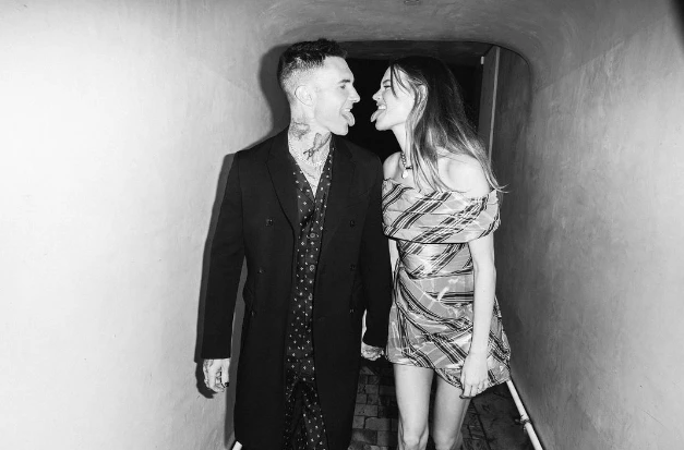 Acusan de infidelidad a Adam Levine, el cantante de Maroon 5