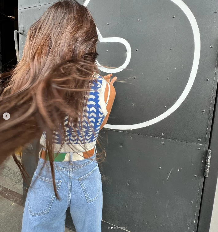 3 looks con pantalon de jean segun las famosas