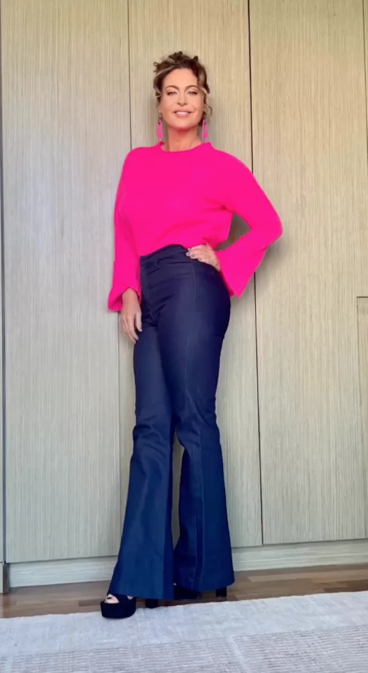 3 looks con pantalon de jean segun las famosas