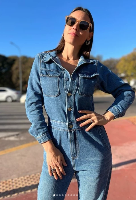 Karina Mazzocco usa el overall o  mameluco, la prenda más trendy de la primavera