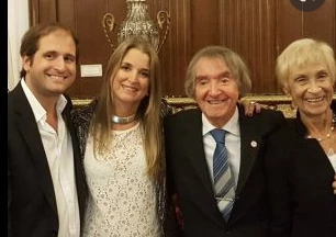 foto familiar de Carlitos Balá