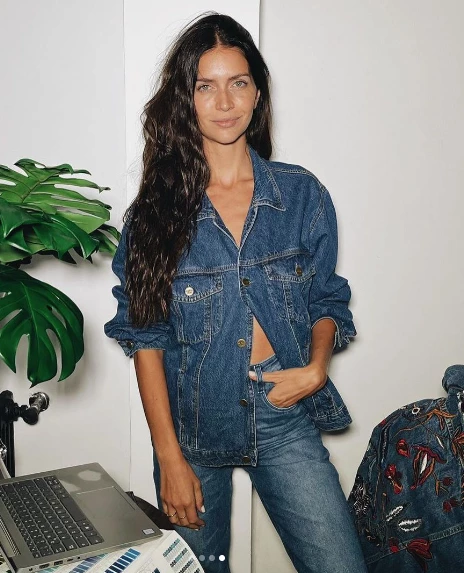3 looks de Zaira Nara que demuestran que es la reina del full denim
