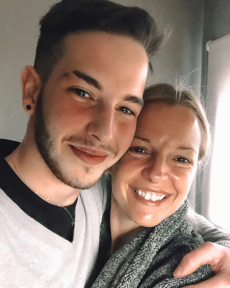 Carina Zampini junto a su hijo Manuel