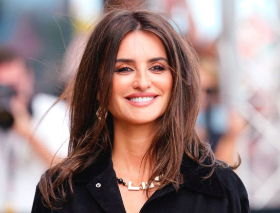 Penélope Cruz tiene el look perfecto para una jornada que empieza de día y termina a la noche