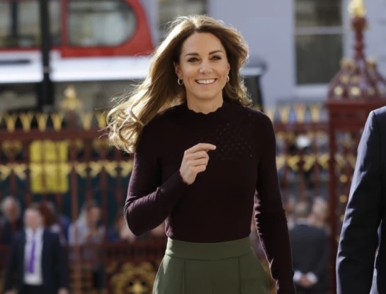 El look que eligió Kate Middleton para una nueva jornada del funeral de la Reina Isabel II: llevó un vestido de Alexander McQueen