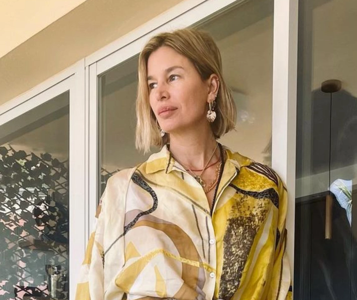 El look canchero de Dolores Barreiro con el color que es tendencia