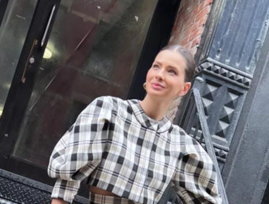 El look de la China Suárez en un clásico estampado de Carolina Herrera