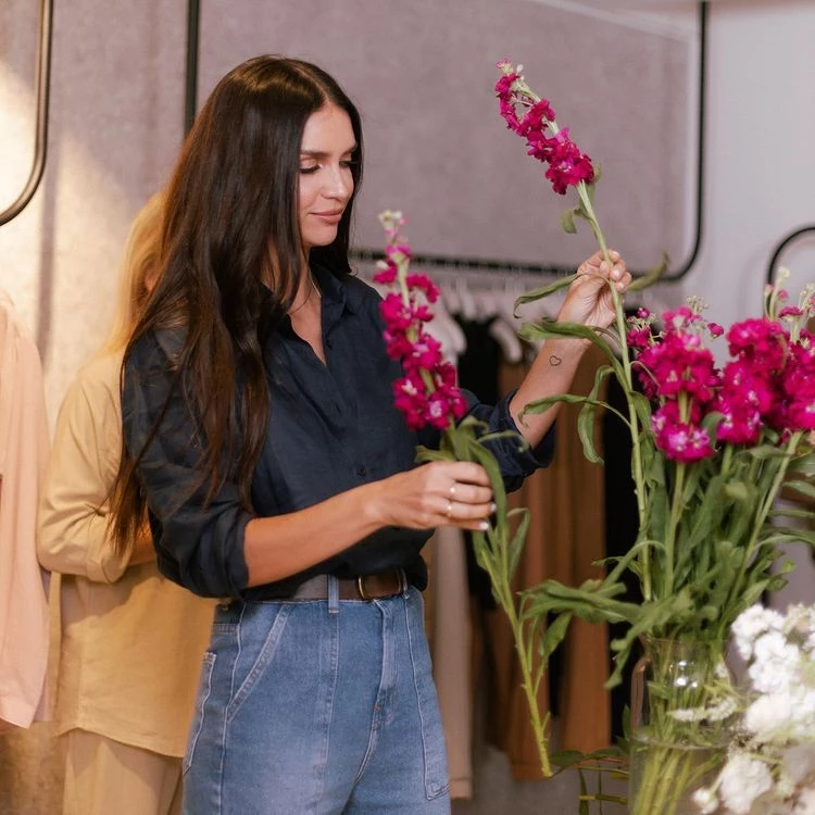 El look denim de Zaira Nara para recibir la primavera