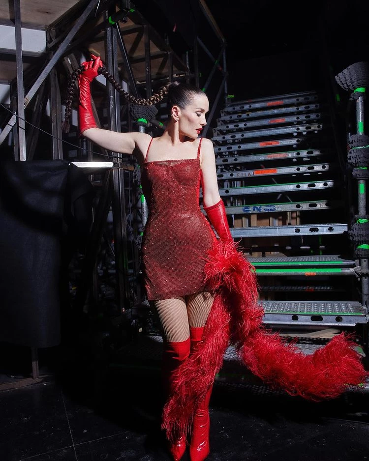 El look total red de Natalia Oreiro