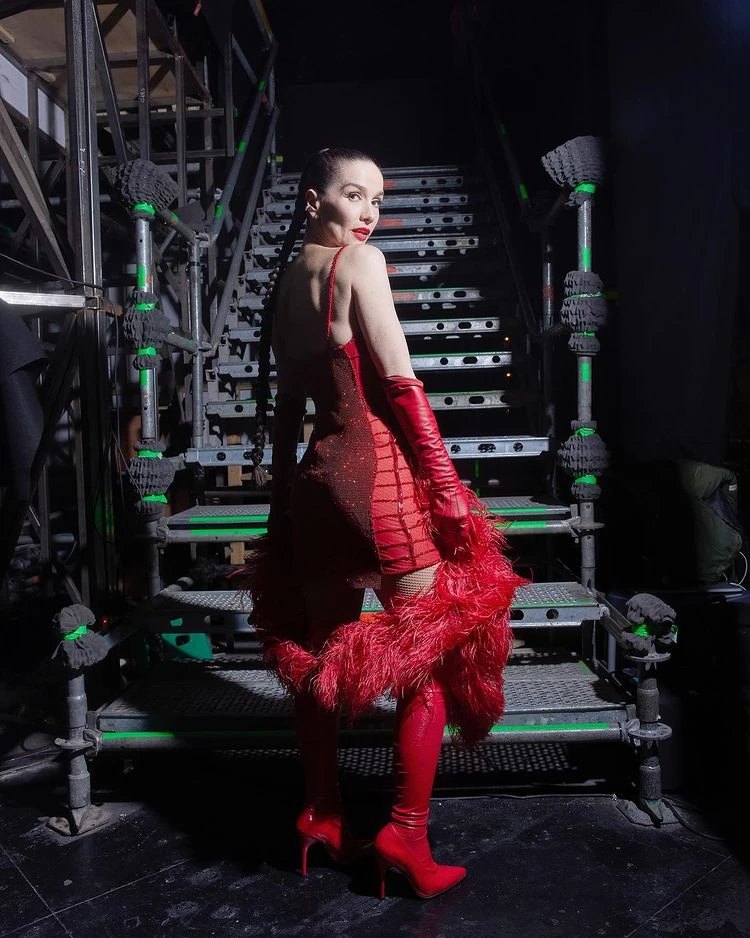 El look total red de Natalia Oreiro