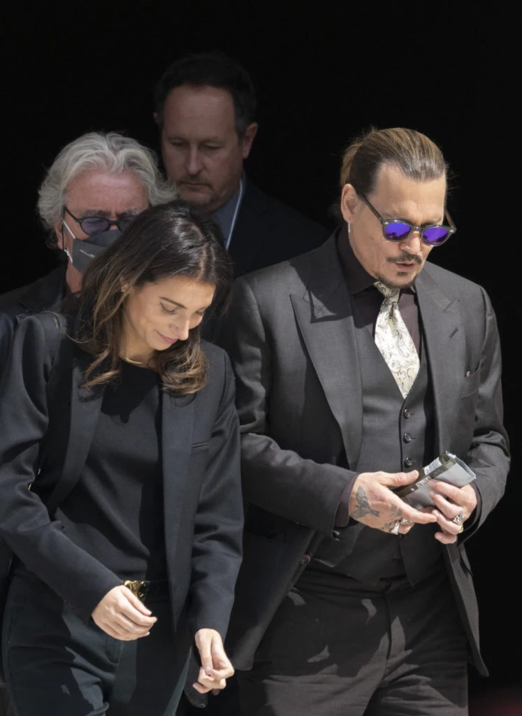 Johnny Depp romance con Joelle Rich