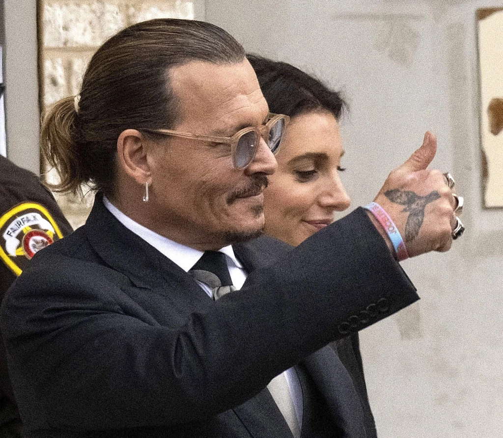 Johnny Depp romance con Joelle Rich