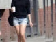 La actriz Chloë Sevigny caminando por Nueva York. Foto Instagram.