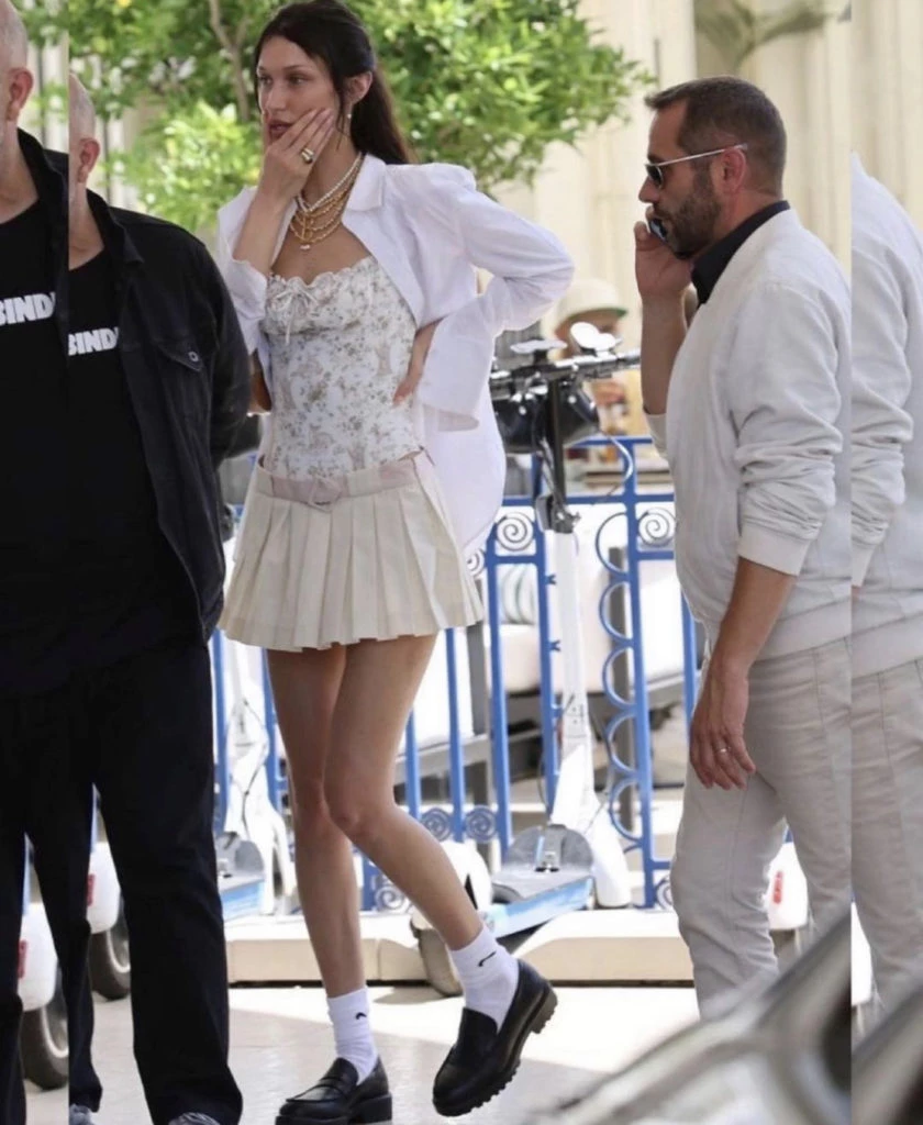 Bella Hadid y sus mocasines. Foto Instagram.