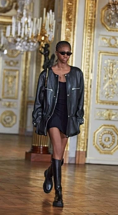 Campera de cuero, un must para esta primavera. Foto Pinterest.