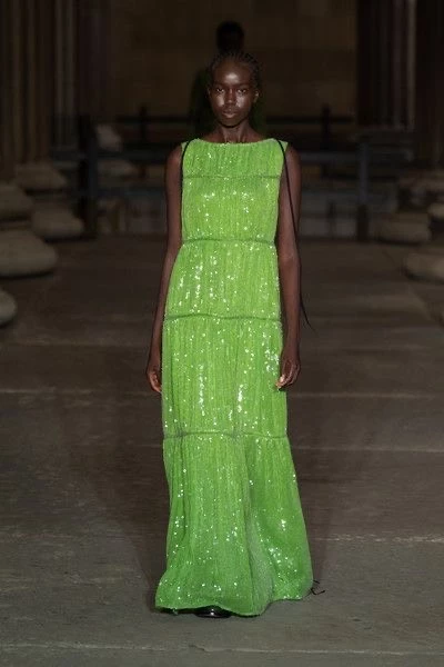 Vestido verde de Erdem, London Fashion Week. Foto Pinterest.